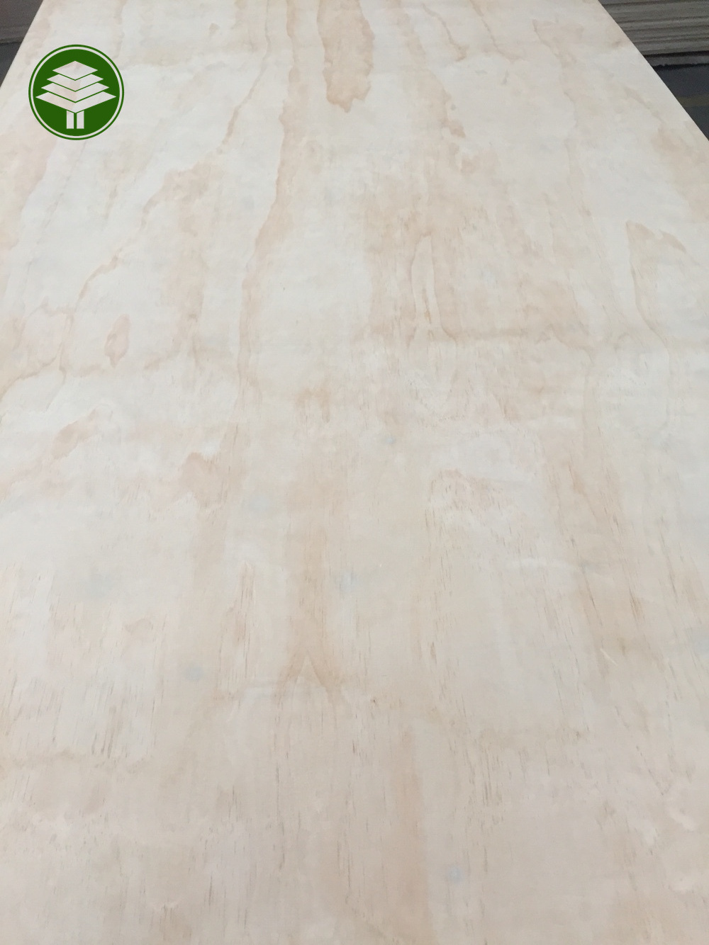 Factory price 12mm pine natural veneer furniture grade commercial plywood