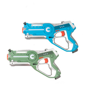 Newest family game 4pcs infrared shooting laser tag gun set with sound and vibration