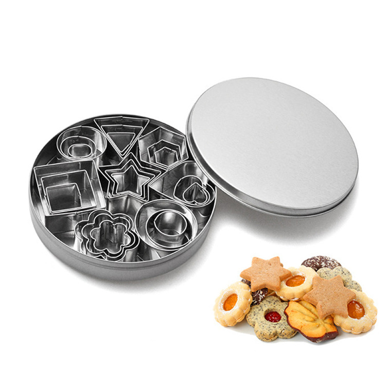 Online Top Seller 2024 New Baking Tool 24 PCS Stainless Steel Halloween DIY Tools Heart Star Biscuits Mold Cookie Cutter Set