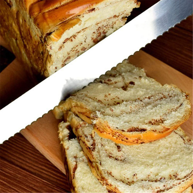 Wholesale Kitchen Gadgets 10 Inch Long Wood Handle Stainless Steel Serrated Blade Toast Ham Cake Bread Cutter Cake Knife Scraper