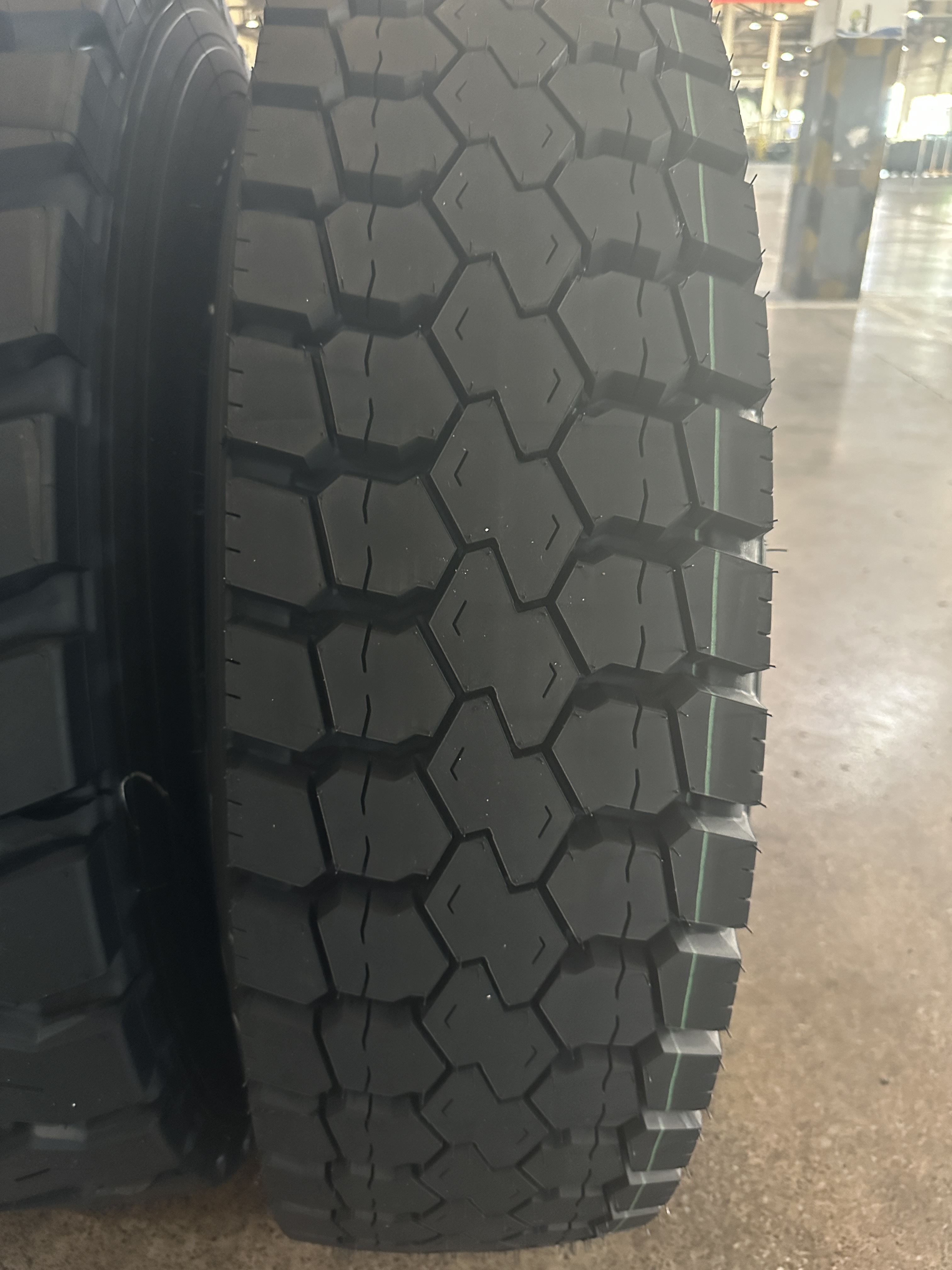 Double Coin Brand Radial Truck Tyres 11R22.5 12R22.5 295/80R22.5 315/80R22.5 385/65R22.5 With Wholesale Price