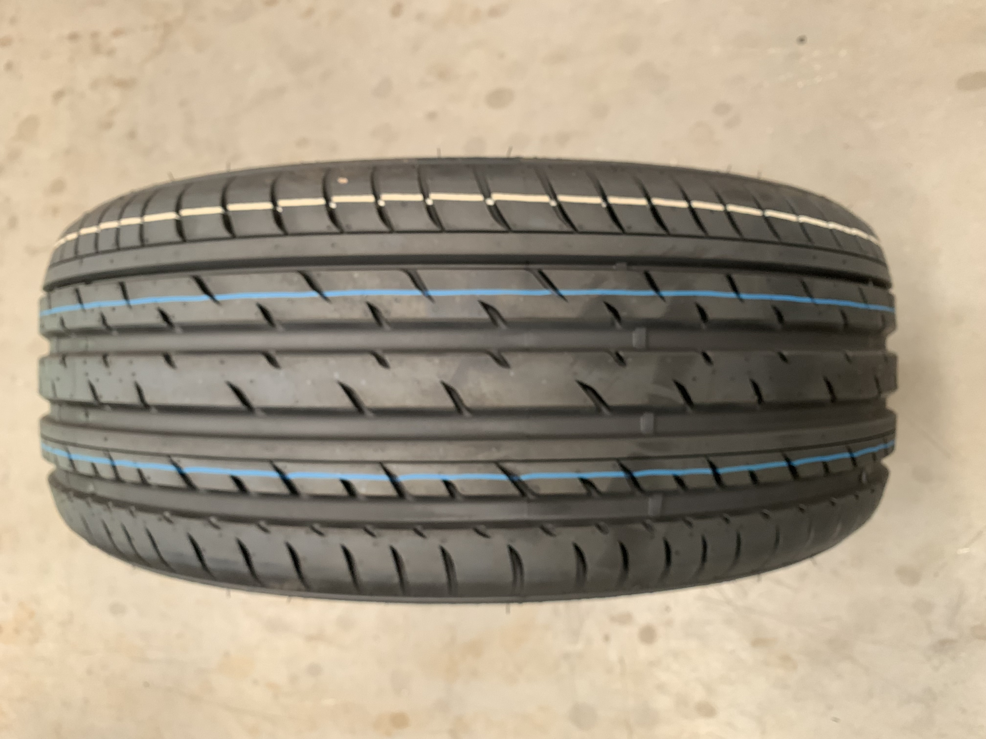 UHP PCR Car Tyres 235/45ZR17 235/45 R17 235/45R17 235/45/17 235 45 17