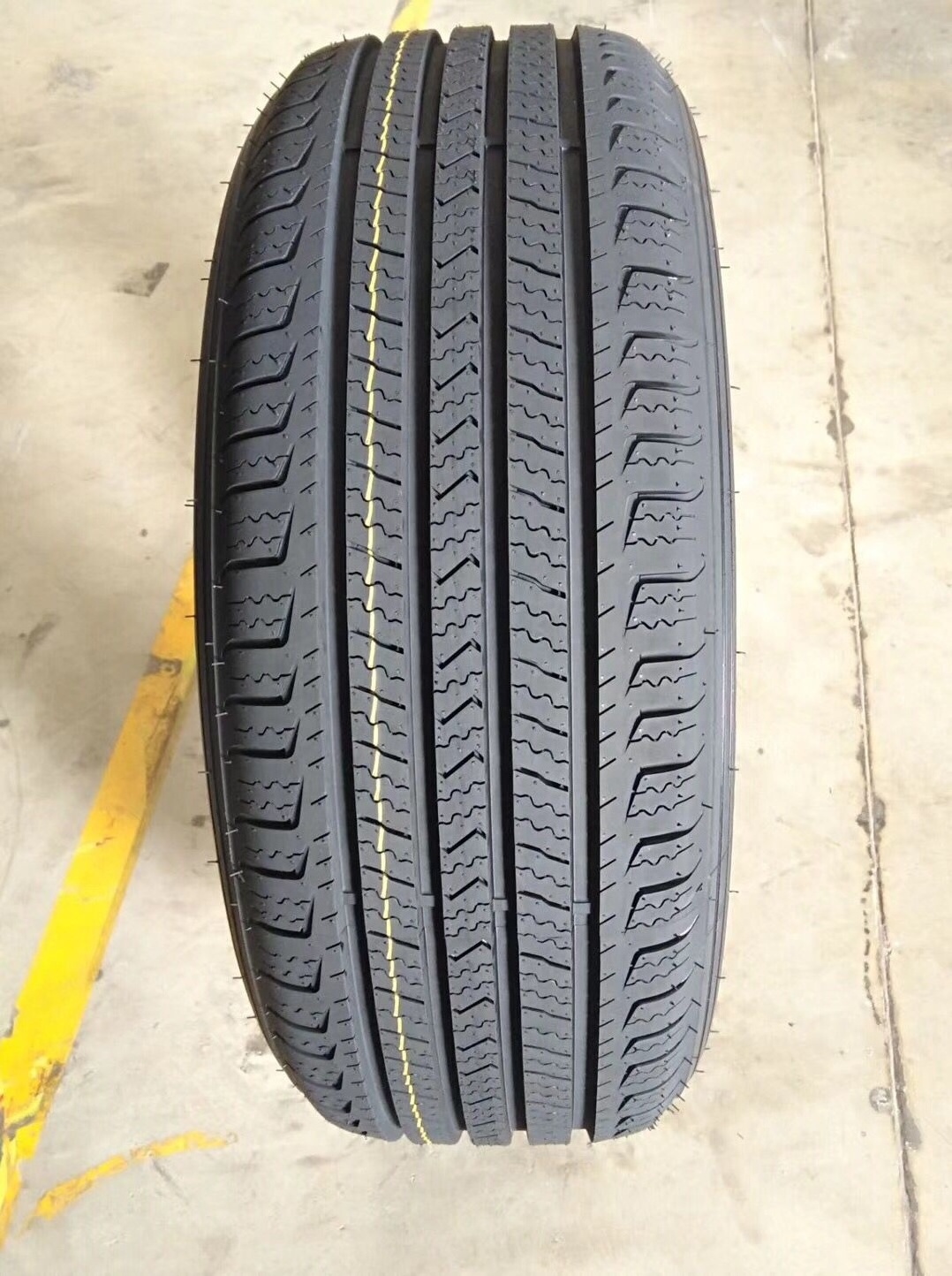 Pattern HD837 SUV H/T PCR Car Tyres 245/60R18 245/60/18 245 60 18 245-60R18 245-60-18 245/60 R18