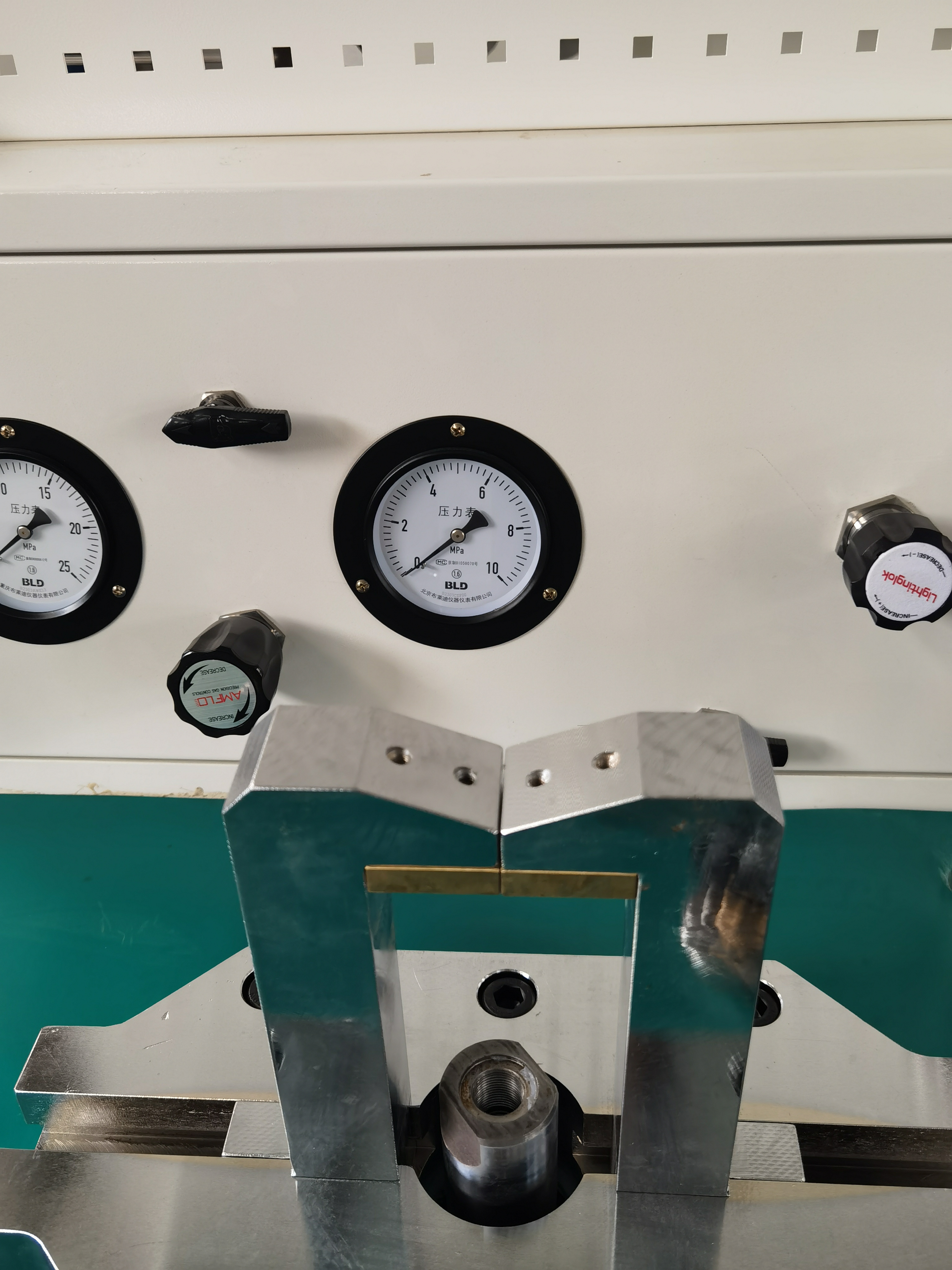 ODMT High-quality pressure gauge calibration bench for calibration in metrology institutes