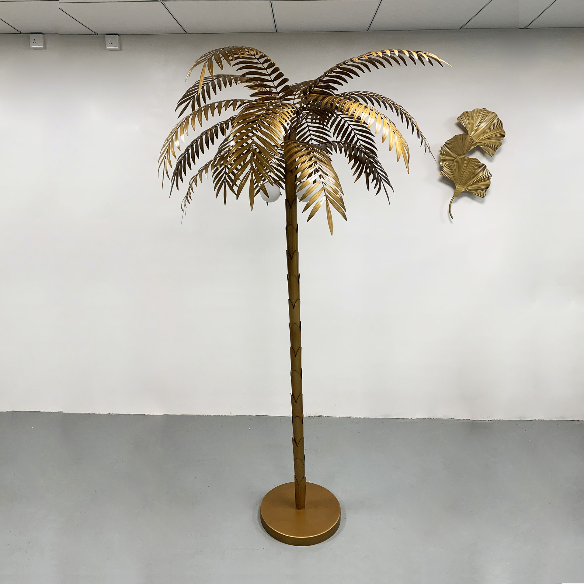 Pole Leaf Plant Art Design Gold Floor Standing Lamp Office Hotel Club Villa Coconut Tree Lifelike Glitter Iron Art Floor Lamp