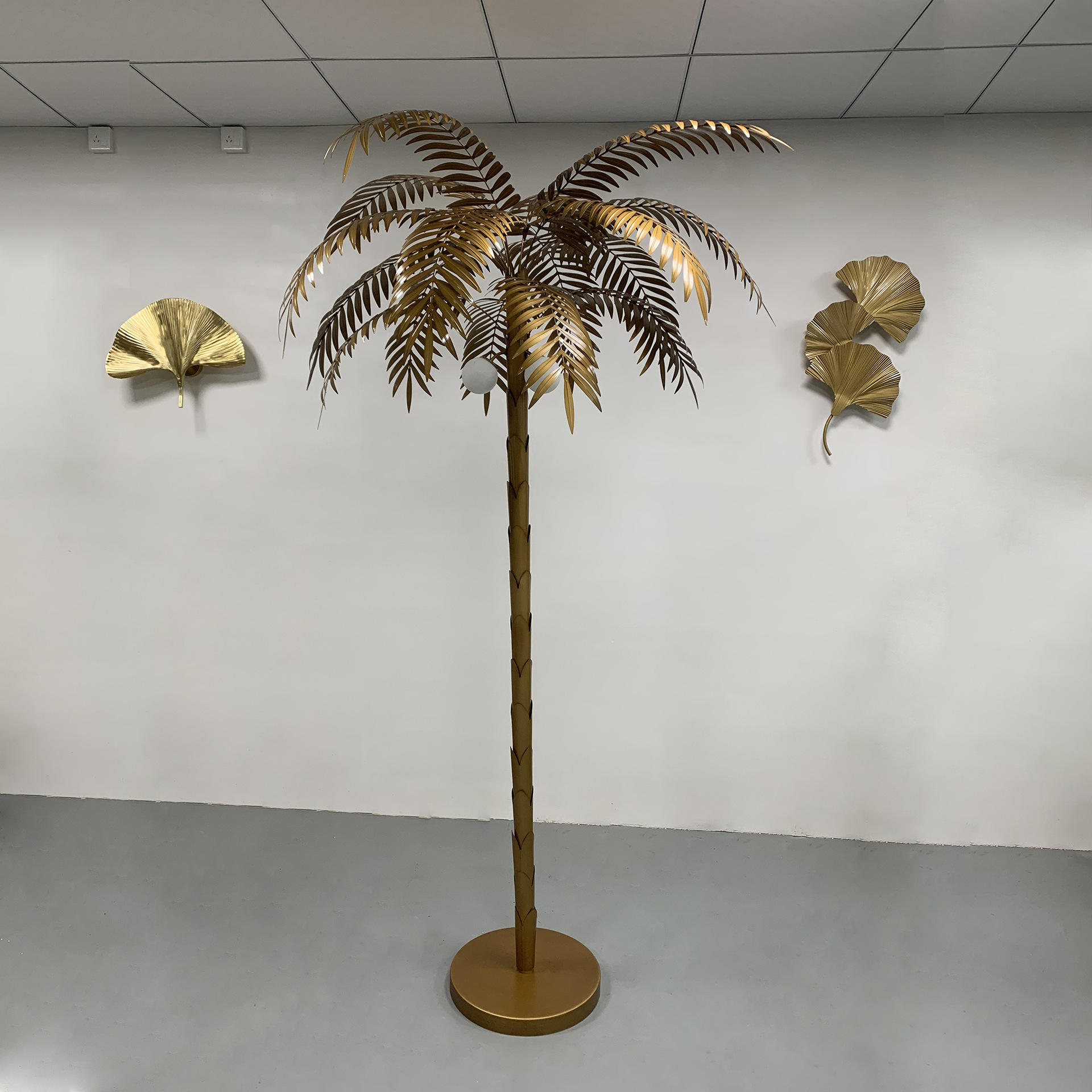 Pole Leaf Plant Art Design Gold Floor Standing Lamp Office Hotel Club Villa Coconut Tree Lifelike Glitter Iron Art Floor Lamp