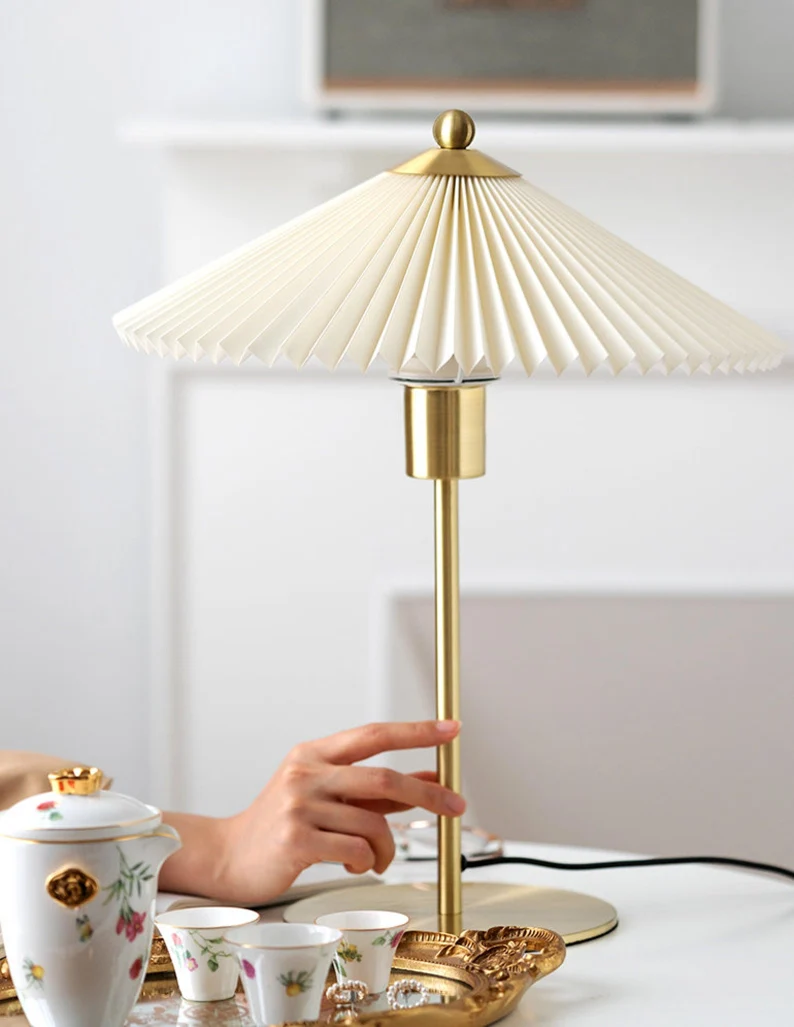 Nordic Style Origami Gold Brass Style Japanese Umbrella Pleated Table Lamp Modern Pleated Umbrella Desk Lamp Bedside Table Lamp