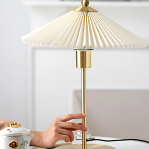 Nordic Style Origami Gold Brass Style Japanese Umbrella Pleated Table Lamp Modern Pleated Umbrella Desk Lamp Bedside Table Lamp