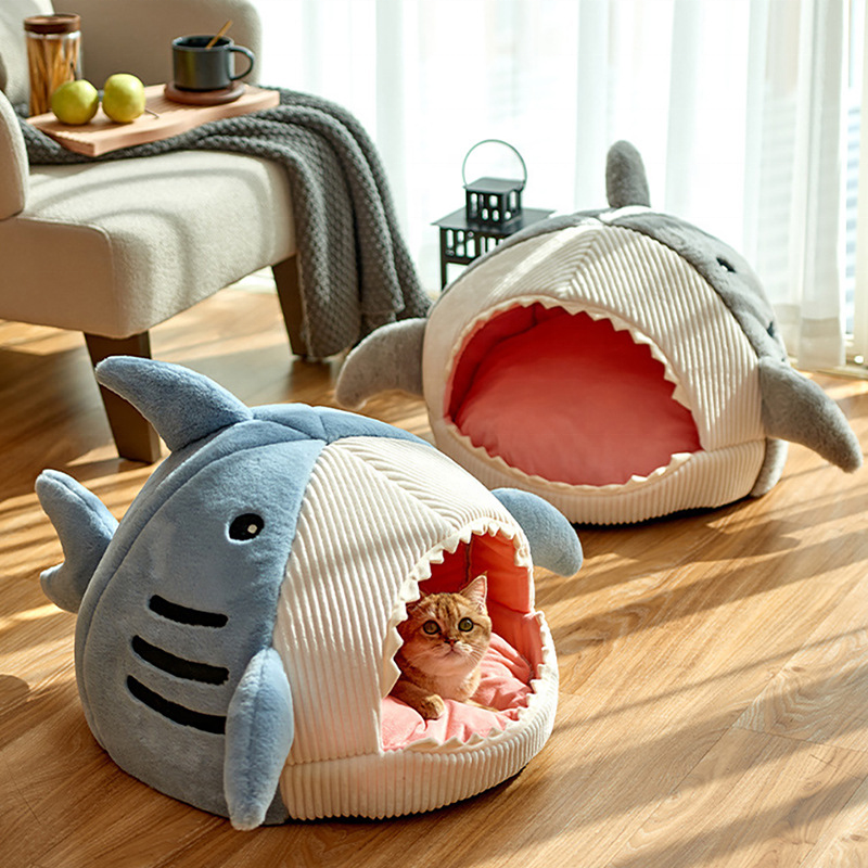 Hot Selling Winter Warm Pet Supplies Semi-Closed Round Plush Felt Shark Shaped Cat Bed