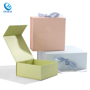 Wholesale Custom Luxury Paper Magnet Folding Magnetic Gift Box Garment Apparel Clothing Packaging Box