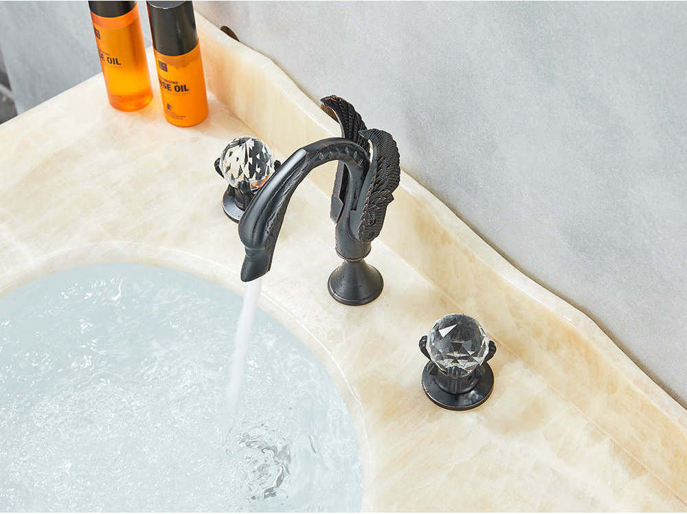 Deck Mount Bathroom Sink Faucet Gold Bathtub Waterfall Faucet Hot And Cold Water Mixer Tap