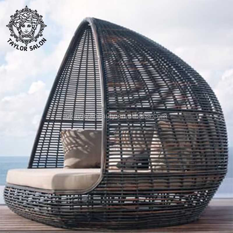 Outdoor furniture rattan / wicker chairs modern sunbeds outdoor daybed with canopy for hotel