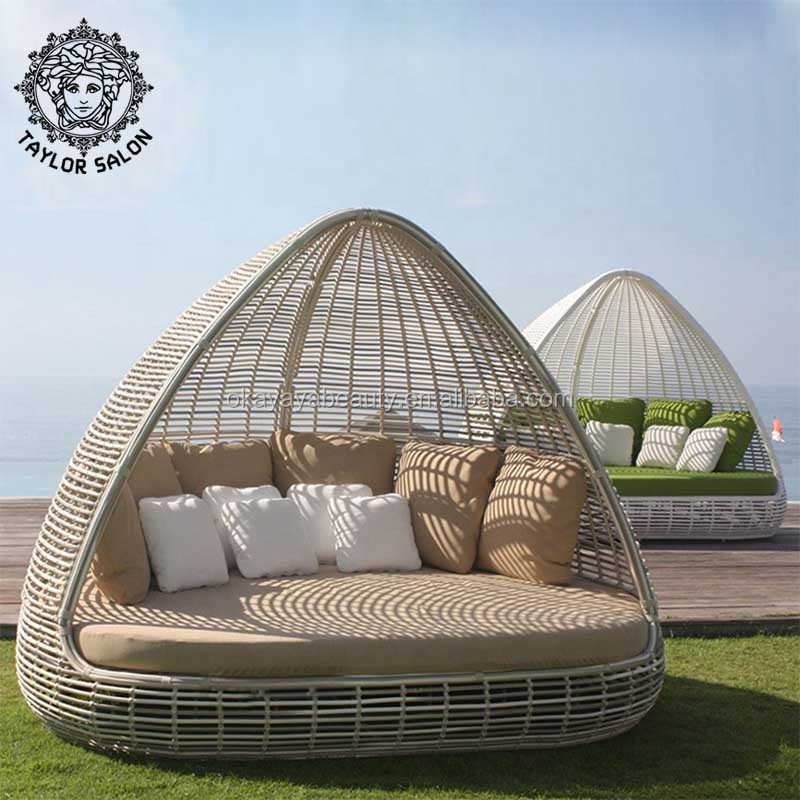 Outdoor furniture rattan / wicker chairs modern sunbeds outdoor daybed with canopy for hotel