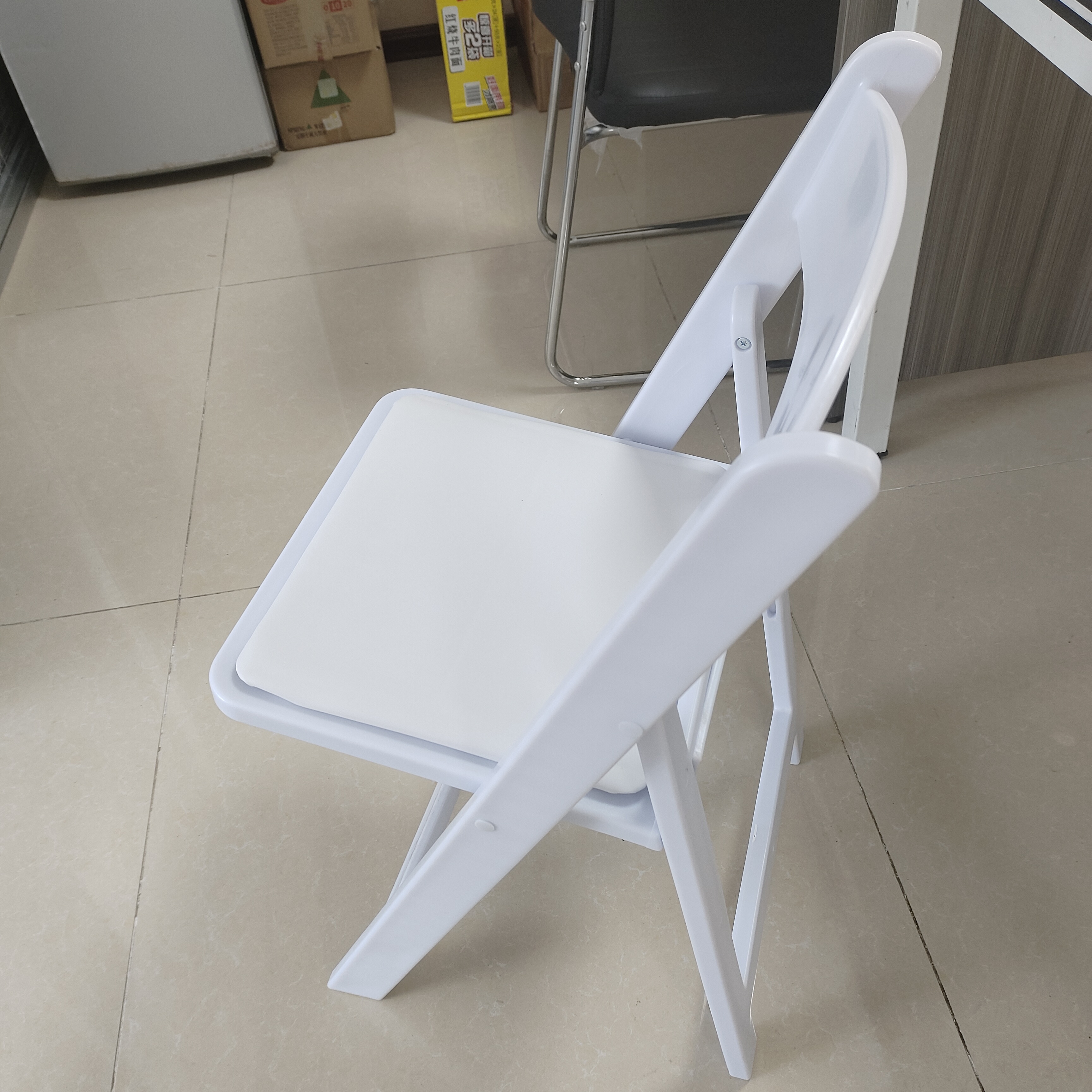 Party Wedding Indoor Outdoor garden hotel Events Banquet Reception Plastic Wimbledon White Resin Folding Chair Stackable