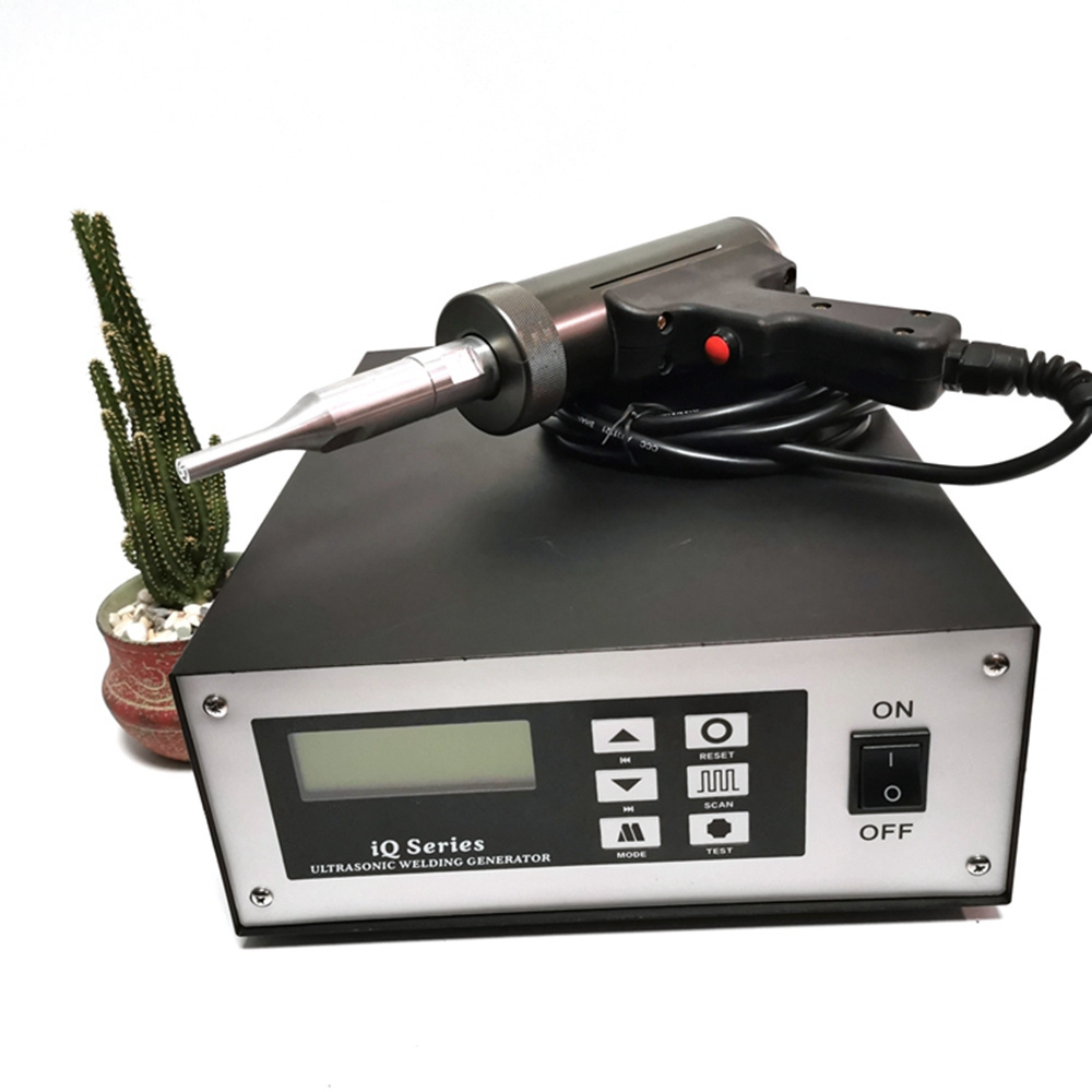 Ultrasonic Spot Welder 28khz/35Khz/40khz 800W With Handheld Titanium Horn For Plastic Parts Welding