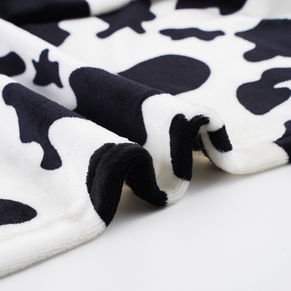 Custom Black and White Cows Print Blanket Lightweight Travel Fleece Blanket Cozy Plush Flannel Fleece Bulk Buy Blankets for Sofa