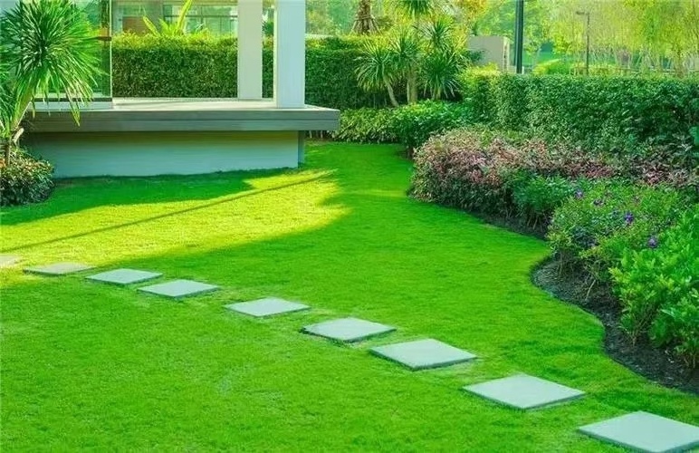 Natural-looking Soccer Grass 40mm 50mm Football Golf Synthetic Turf Landscaping Artificial Turf lawn