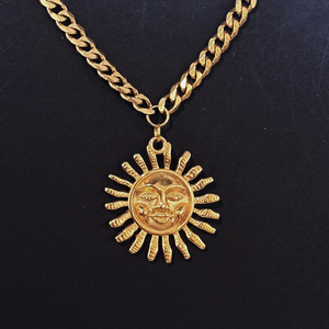 Ins Hot Fashion Women Cuban Chain Sun Pendant Necklace Stainless Steel Gold Chunky Choker Smile Sunshine Sun Shaped Necklace