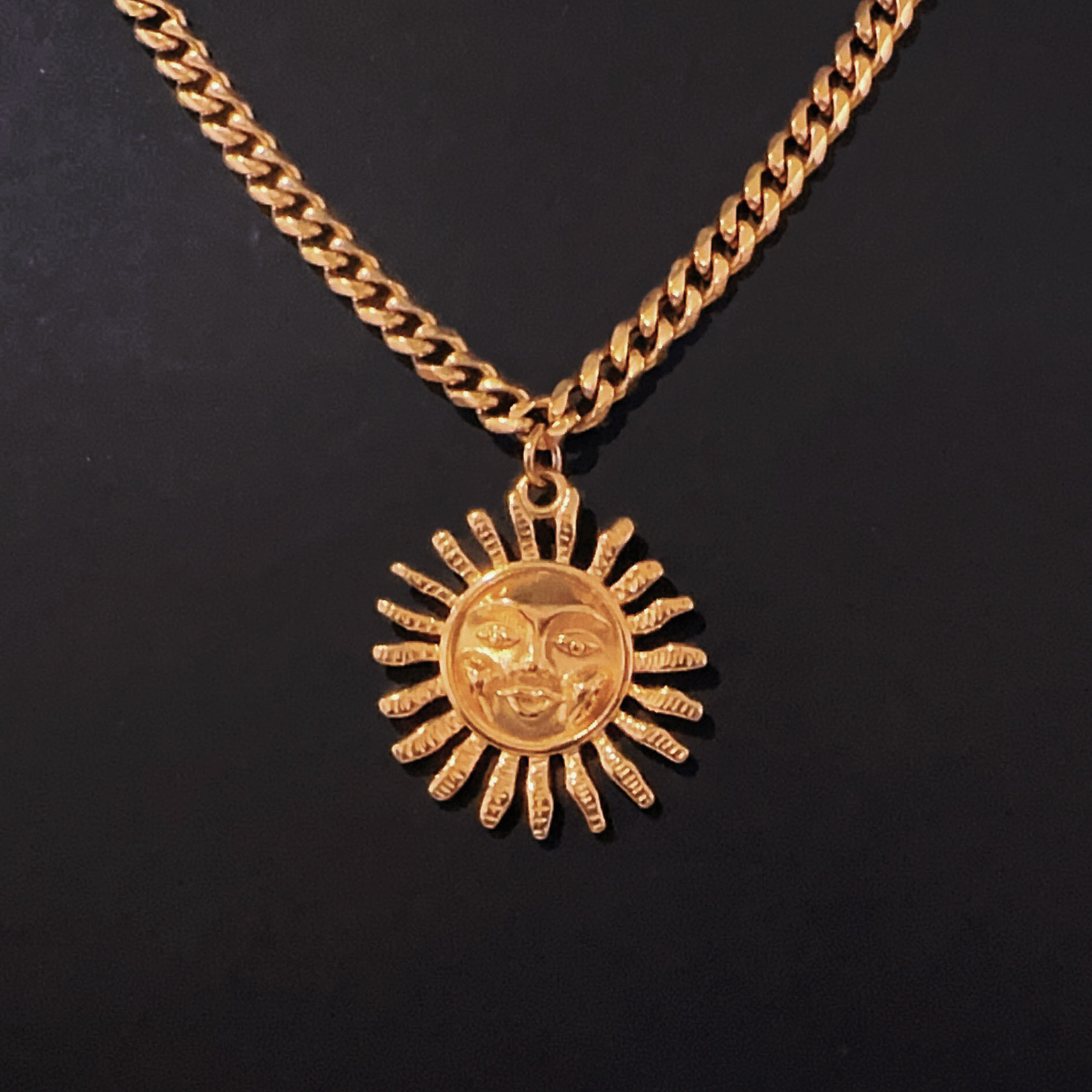 Fashion Gold Yin Yang Necklace Statement Jewelry Trendy Custom Sun Shape Pendant Stainless Steel Sun Choker Necklace Women Men