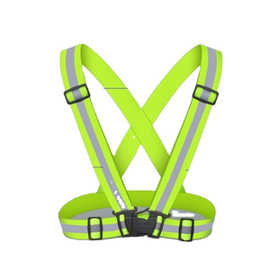 LED Reflective Vest Running Gear, USB Rechargeable Light Up Running Vest Chest Phone Holder for Runners Night Walking