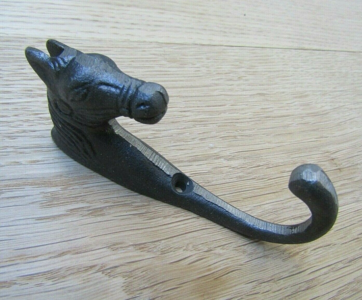 OMG Industries Best Selling Designer Decorative Modern Iron Hook Customised Unique Design Horse Head Coat Hook