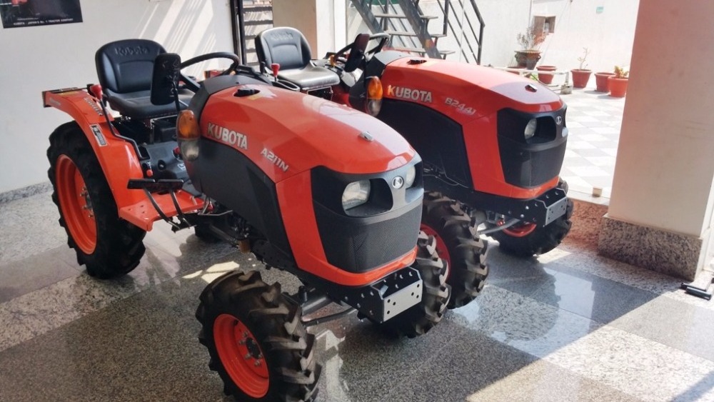 KUBOTA TRACTOR B2441 4WD