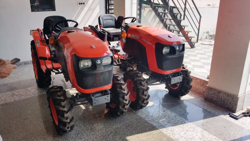 KUBOTA TRACTOR B2441 4WD