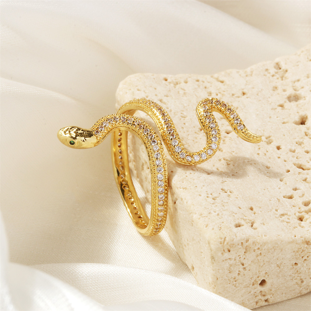 Personalized Fashion Zircon Twisted Snake Ring for Women Exaggerated Gold Plated Copper Animal Open Ring Cocktail Party Jewelry