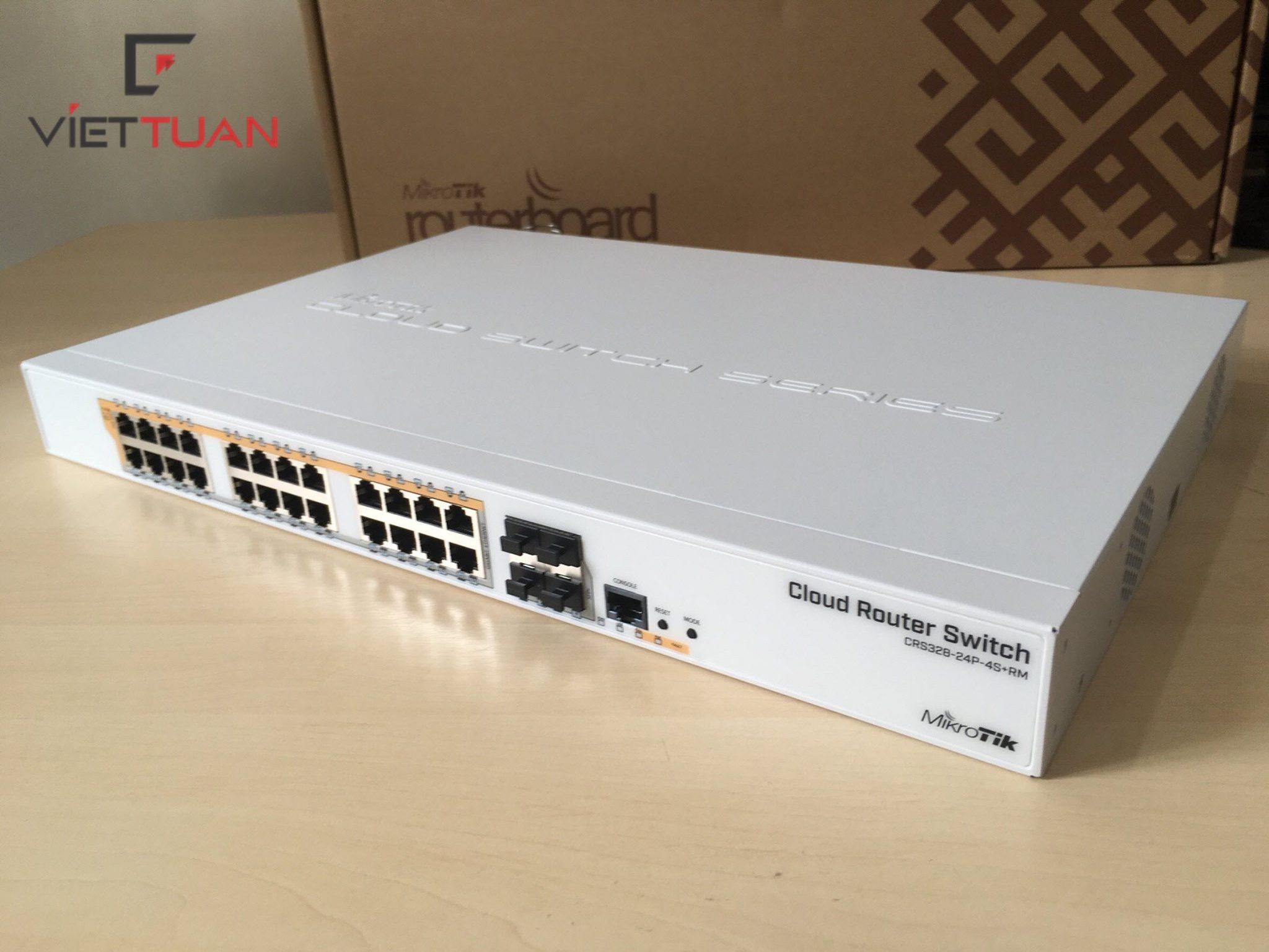 New and original MikroTik CRS328-24P-4S+RM 4-port 10 Gigabit 24 port Poe Gigabit Network Management routing switch