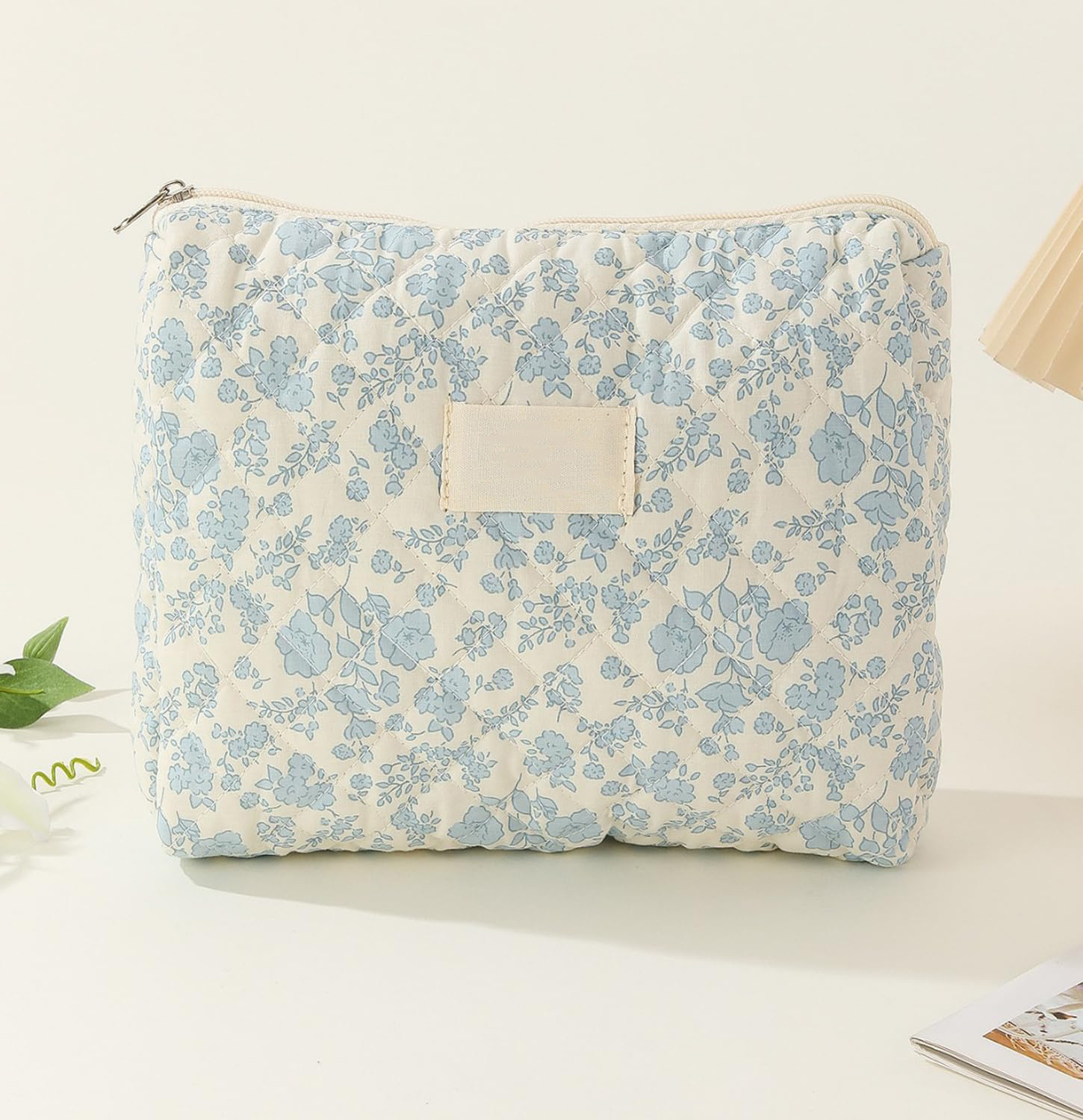 2024 hot selling Customized Girl favorite Cosmetic Jewelry toiletries Travel storage Cute Blue Floral makeup bag