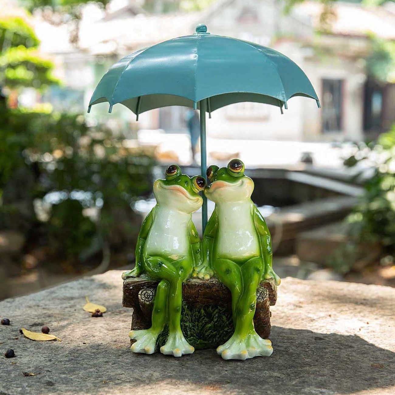 Oniya Miniature Resin Garden Statue Happy Couple Frogs on Bench Figurines For Patio Yard Lawn Porch Summer Home Decor