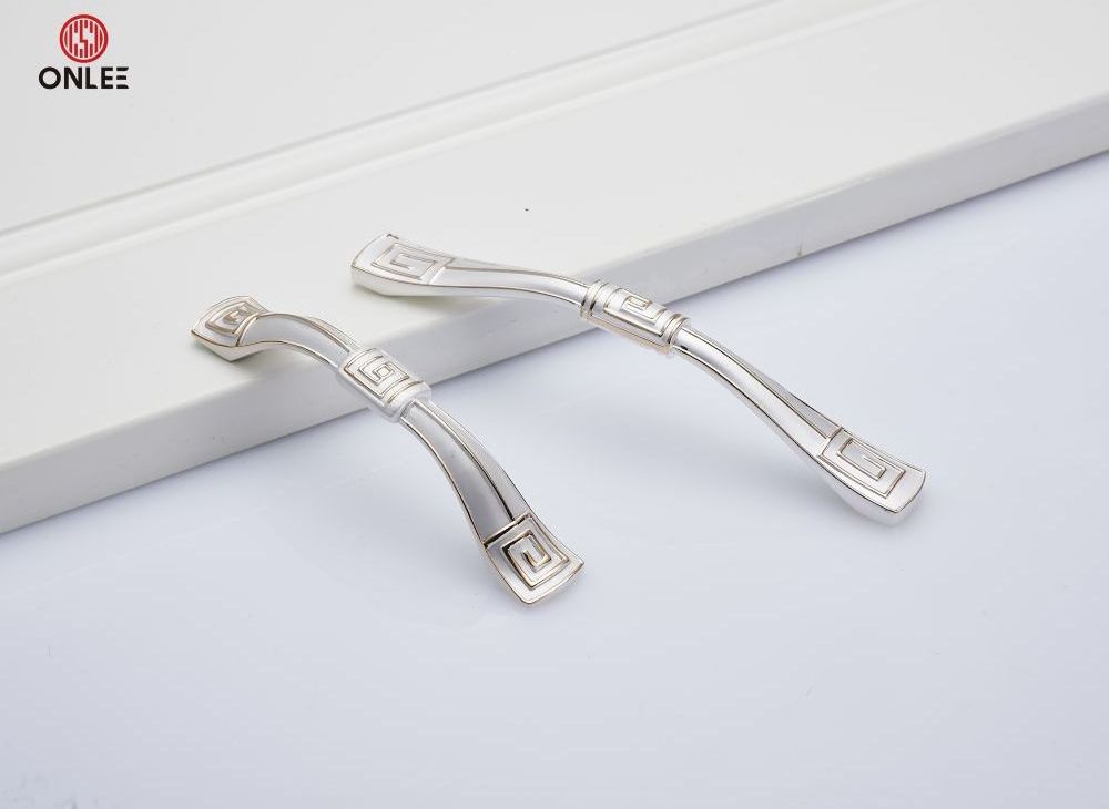 ONLEE Luxury Bow Cabinet Handle Zinc Alloy Ivory White Knob Handles European Cabinet Pulls Gold Drawer Kitchen Handle