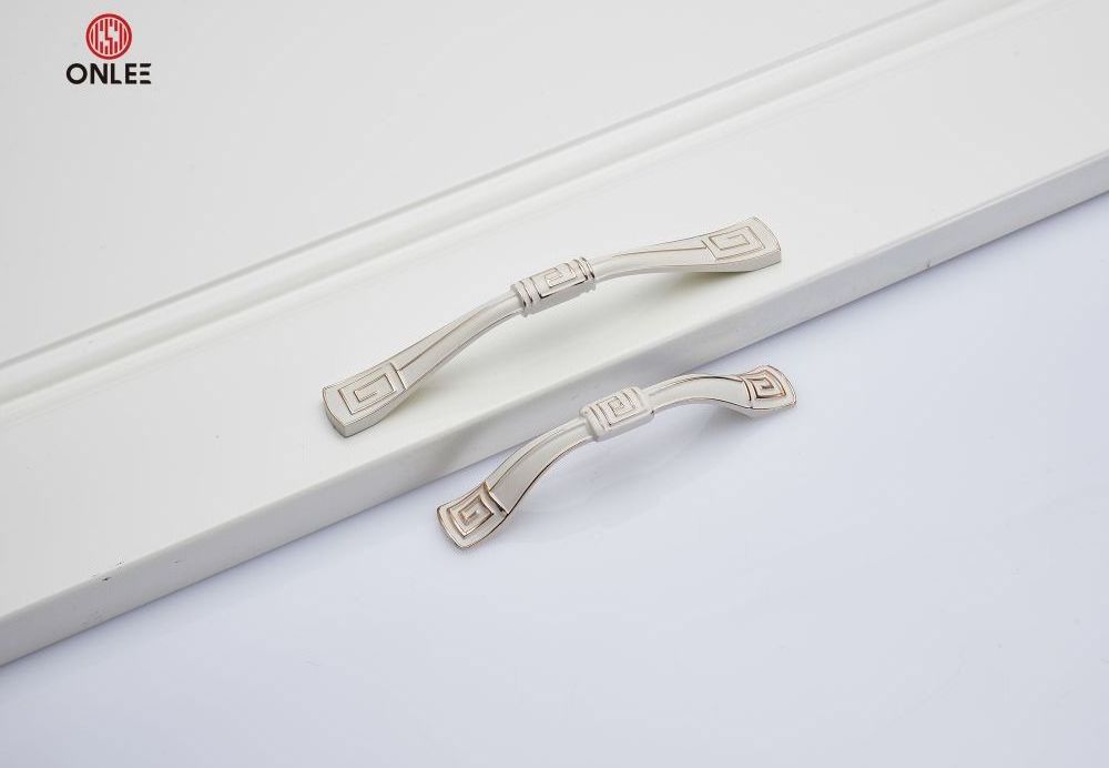 ONLEE Luxury Bow Cabinet Handle Zinc Alloy Ivory White Knob Handles European Cabinet Pulls Gold Drawer Kitchen Handle