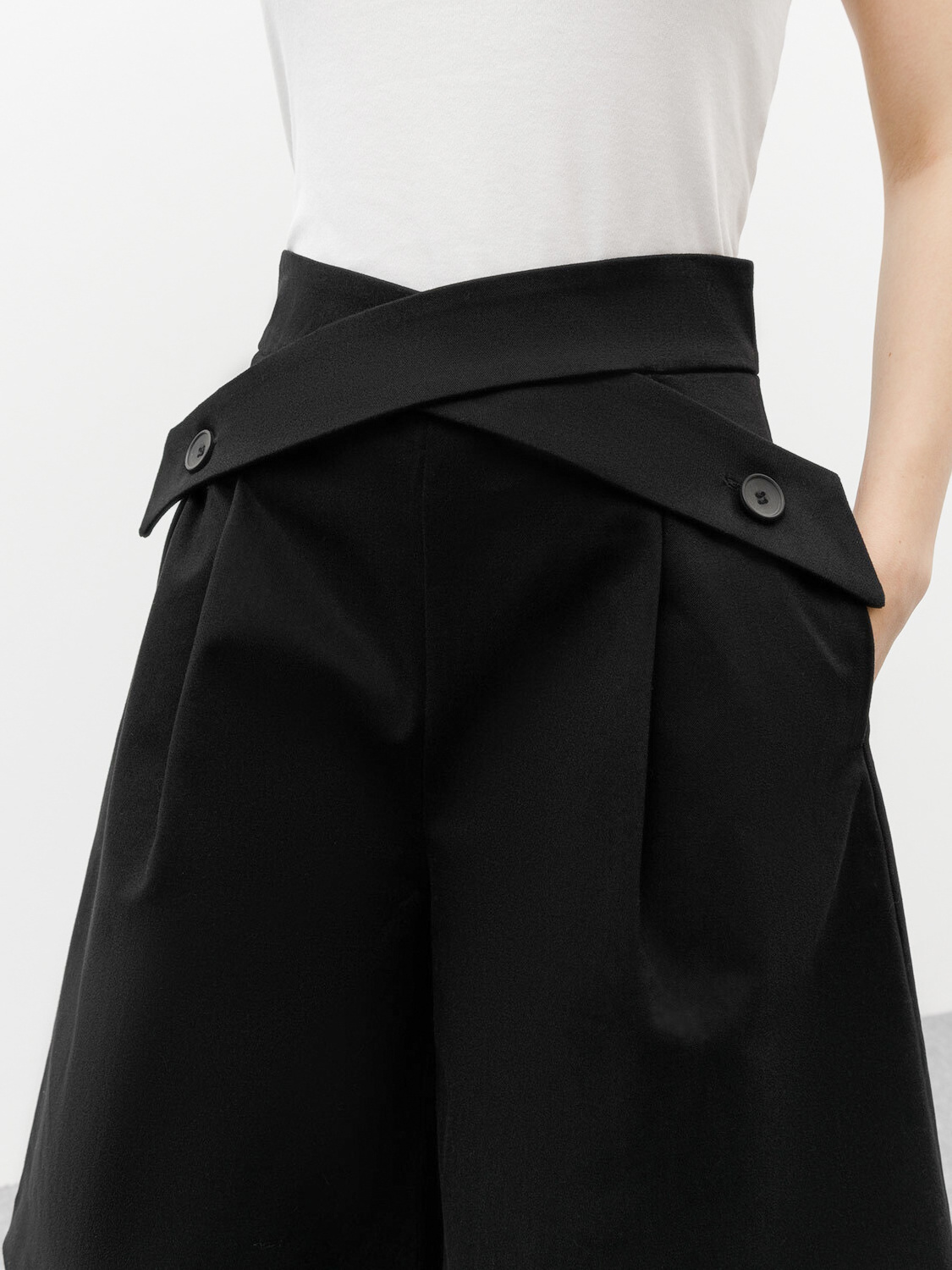 OOTN  Female Shorts  for elegant women High Waist Pleated shorts  Classy Office Ladies Knee Length Shorts