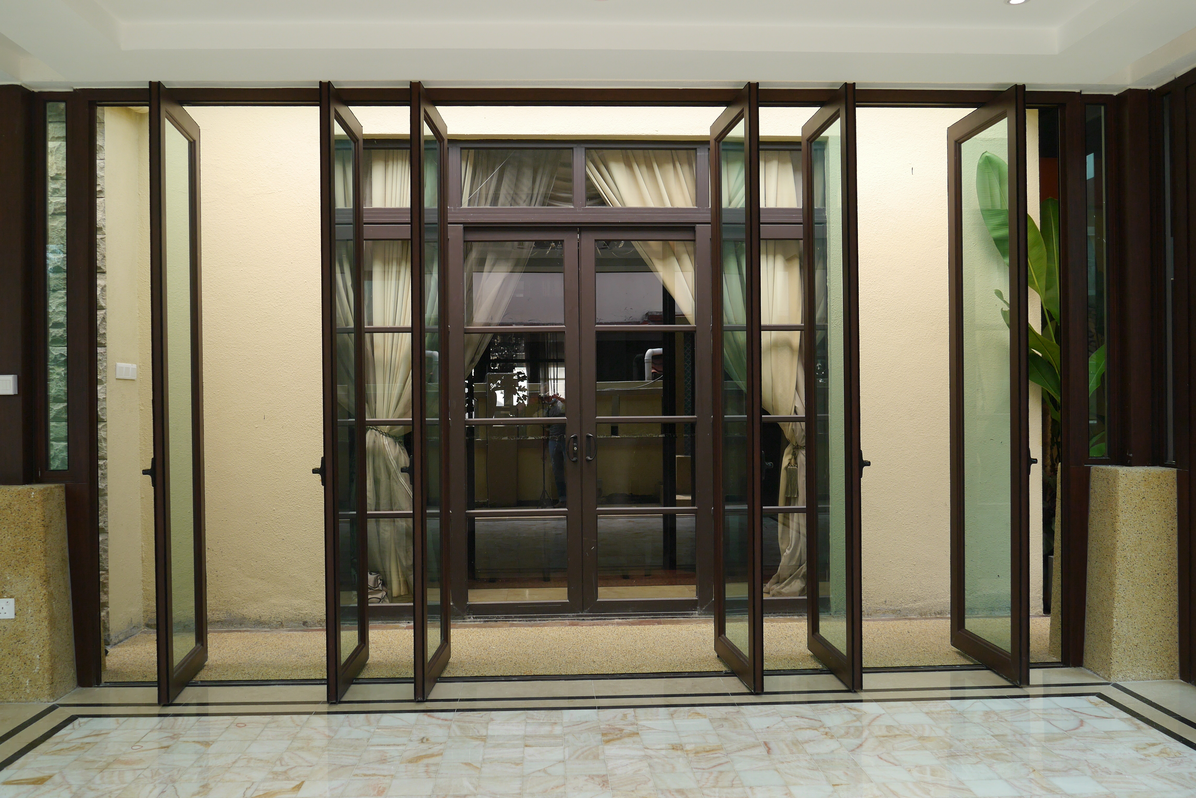 Malaysia Factory 360 Degrees Aluminium Pivot Door System With Concealed Hinges Can Be Customize