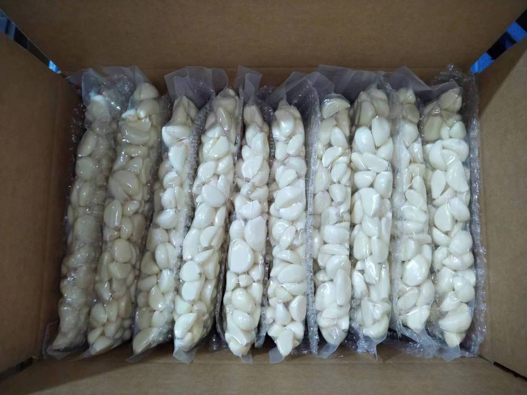 Newest crop fresh peeled garlic /fresh garlic /1kg vacuum peeled garlic marketing price factory