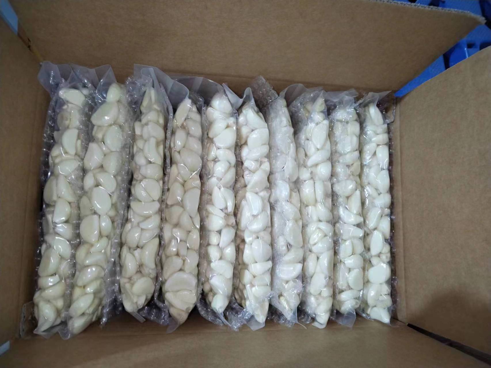 New Chinese wholesale fresh peeled garlic vacuum peeled Garlic in bulk for import/export factory price