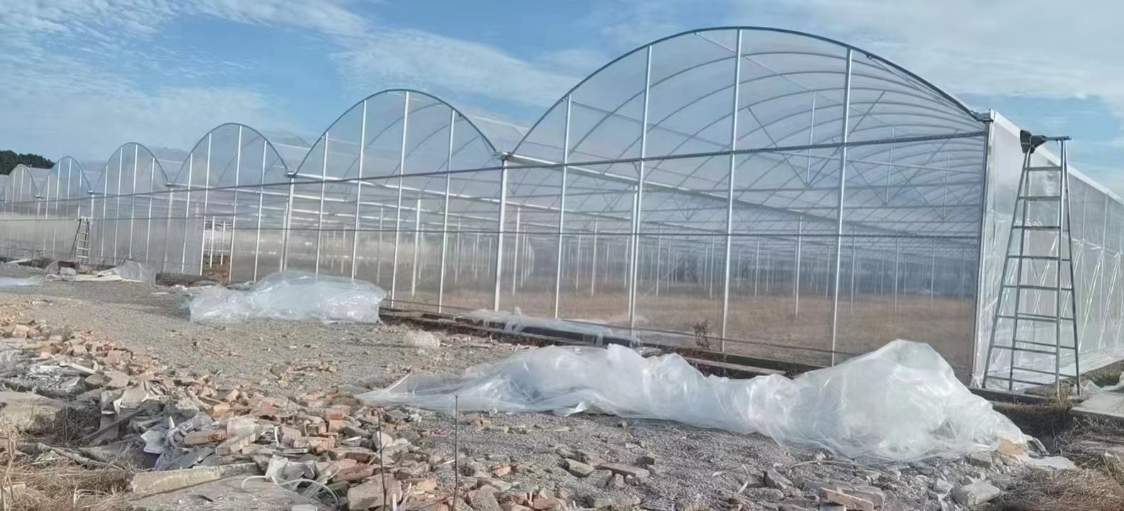 Double Wall And Insulating All Season Solar Greenhouses   Blanket Vegetables Growing