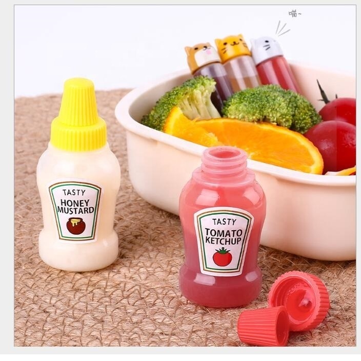 2 pieces mini ketchup sauce bottle  Portable Small Sauce Container Salad Container for Lunch box