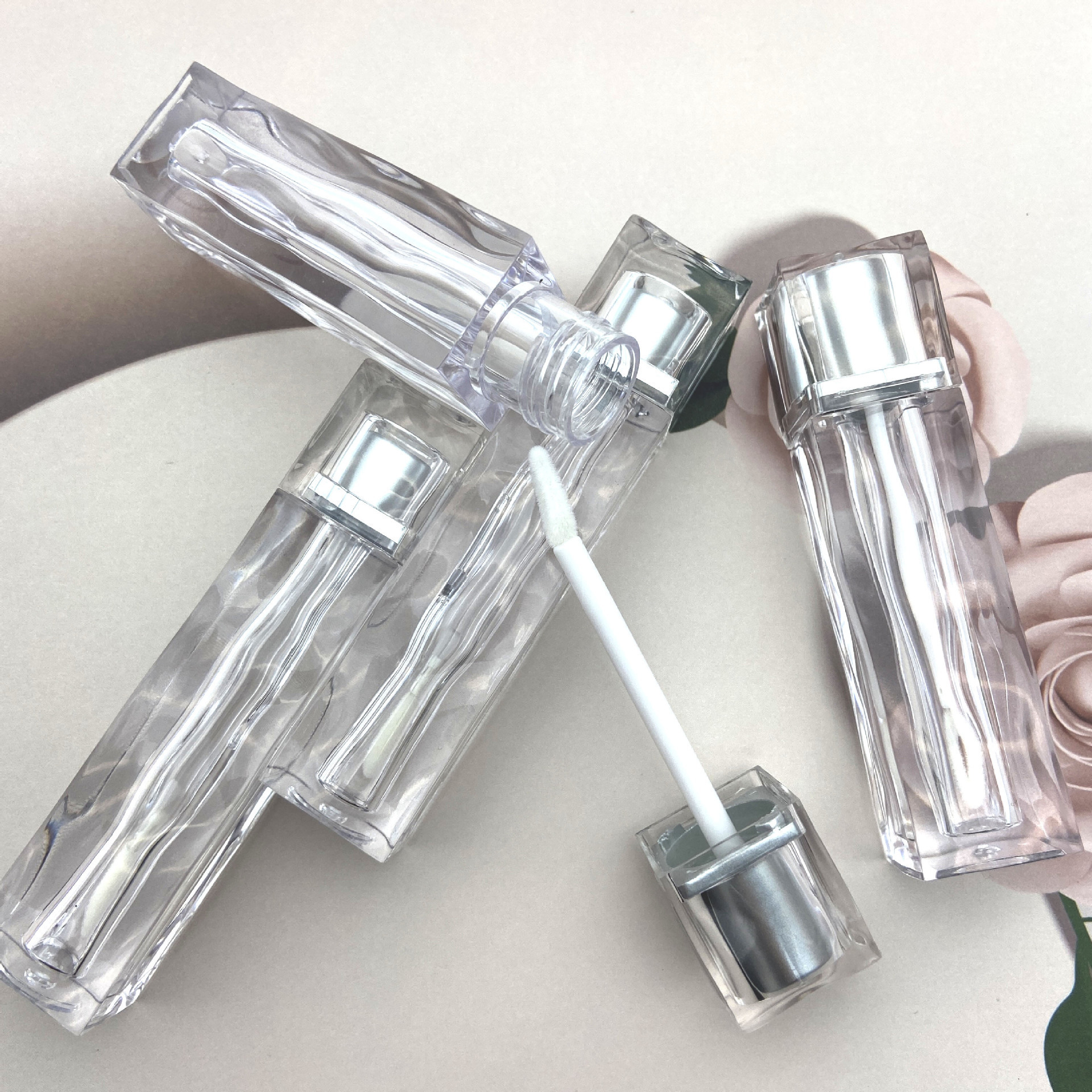 Customized Printing Lipgloss 3.7ml 5ml Candy Tubes Thick Wand Big Applicator Clear Lip Gloss Tube Silver Inner Lid