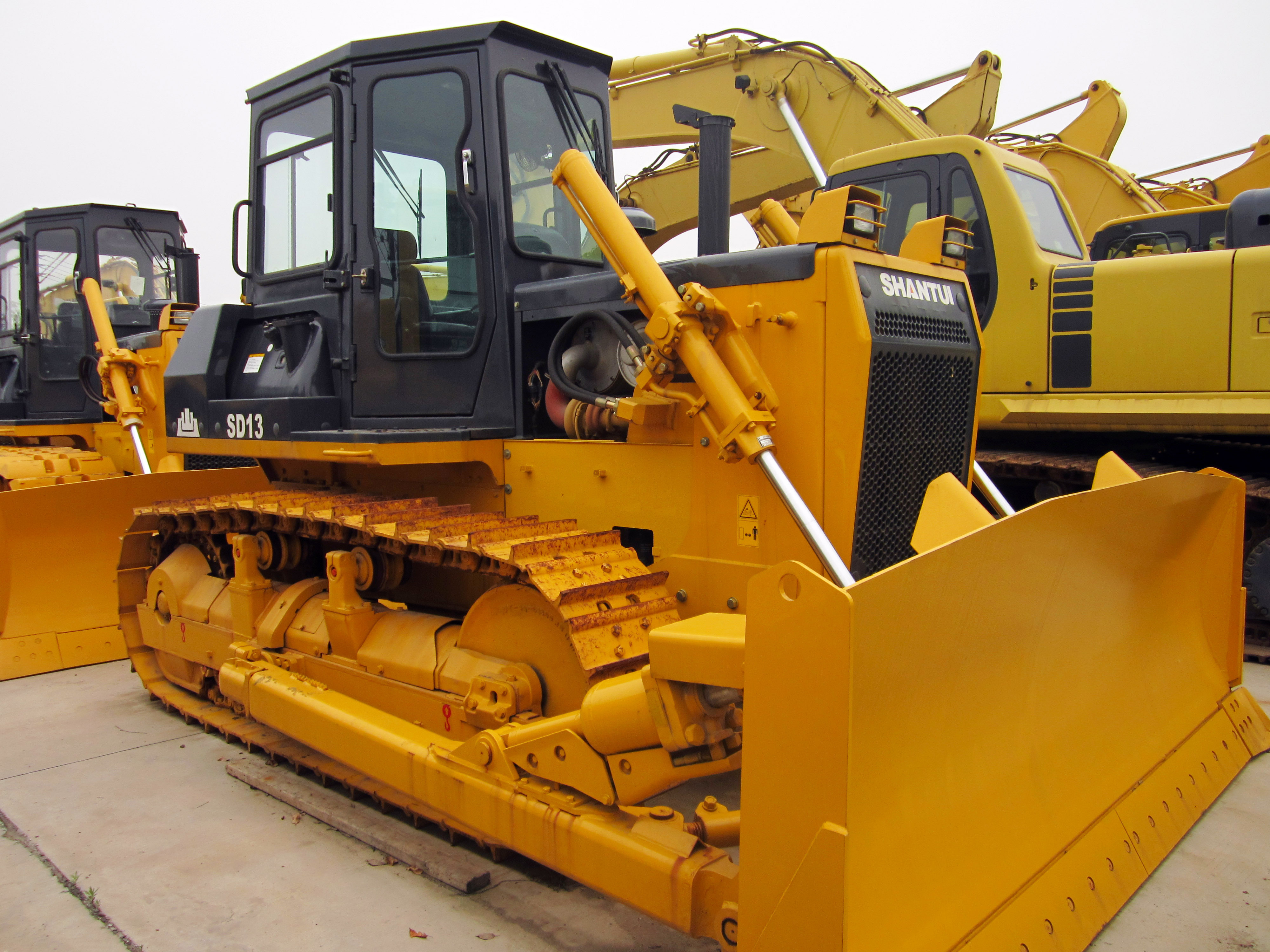 SHANTUI 130HP MIni Bulldozer SD13 Crawler Bulldozer Attractive Price