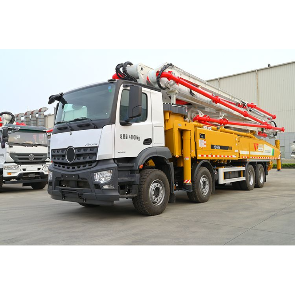 China Supplier 52m Concrete Pump Truck HB52V Truck Concrete Pump with Top Chassis