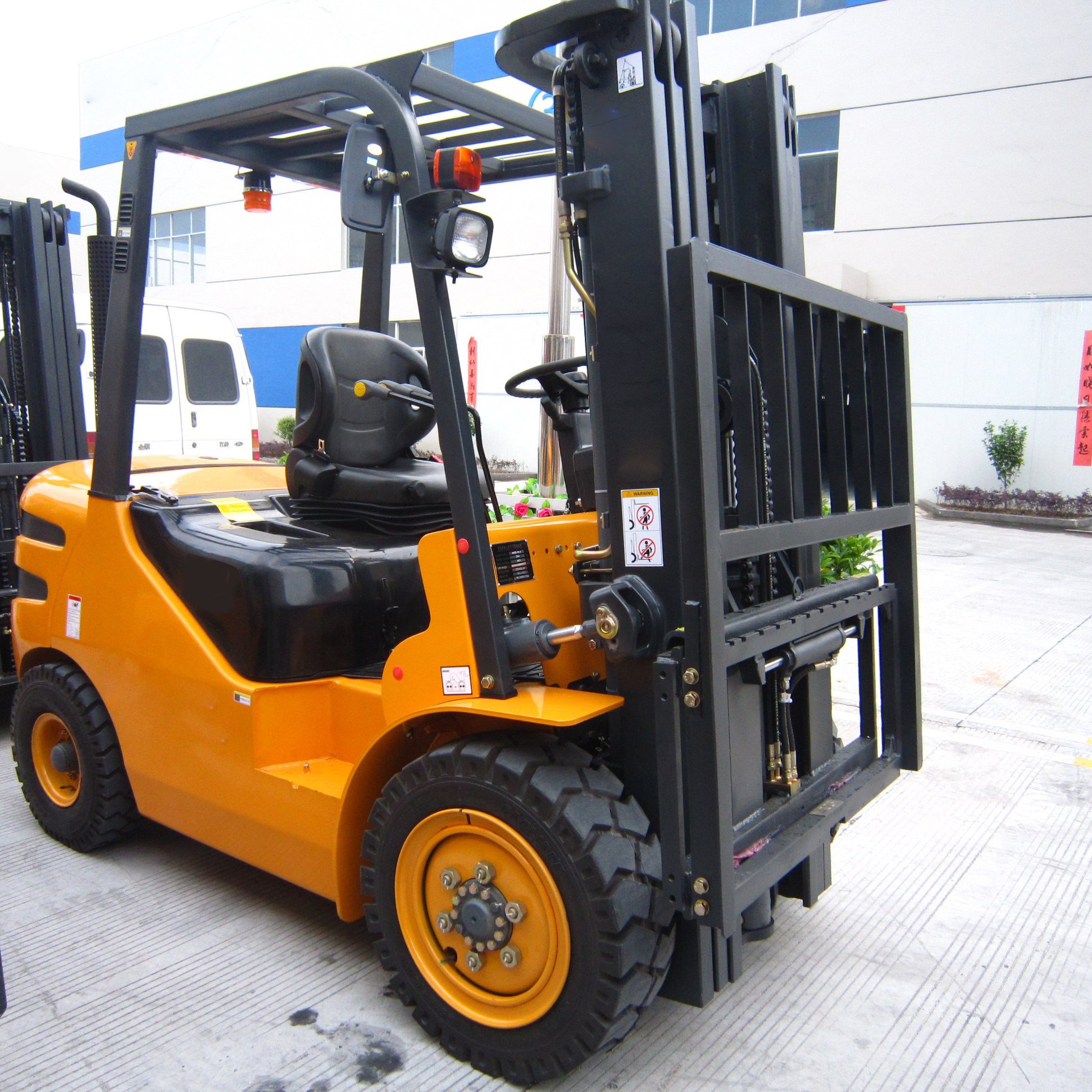 Best Selling 2.5Ton Gasoline/LPG Forklift With Forks Positioner