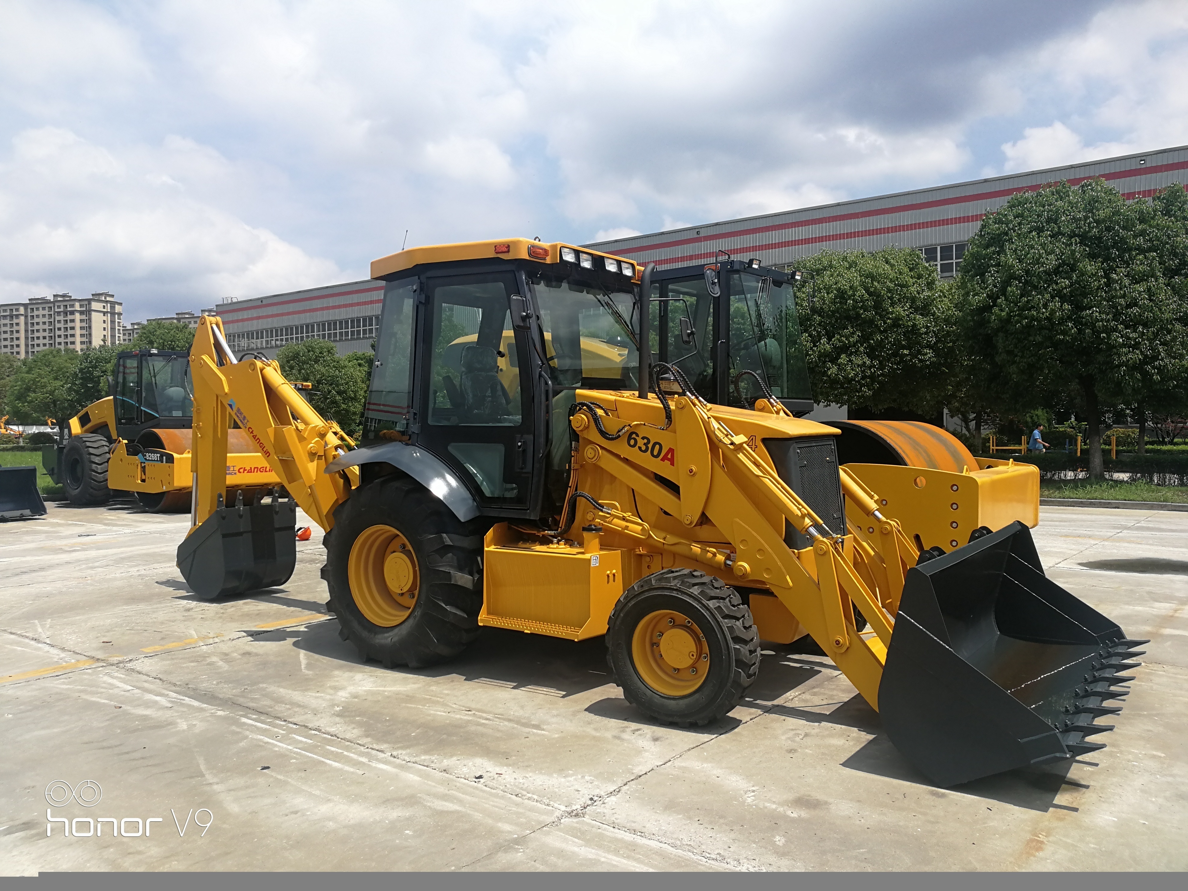 2.5 Ton Small Backhoe Loader And Backhoe Price 4X4 Wheel Drive Loader