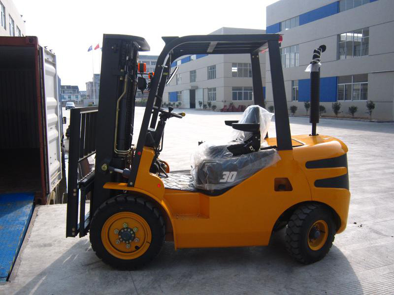 Best Selling 2.5Ton Gasoline/LPG Forklift With Forks Positioner