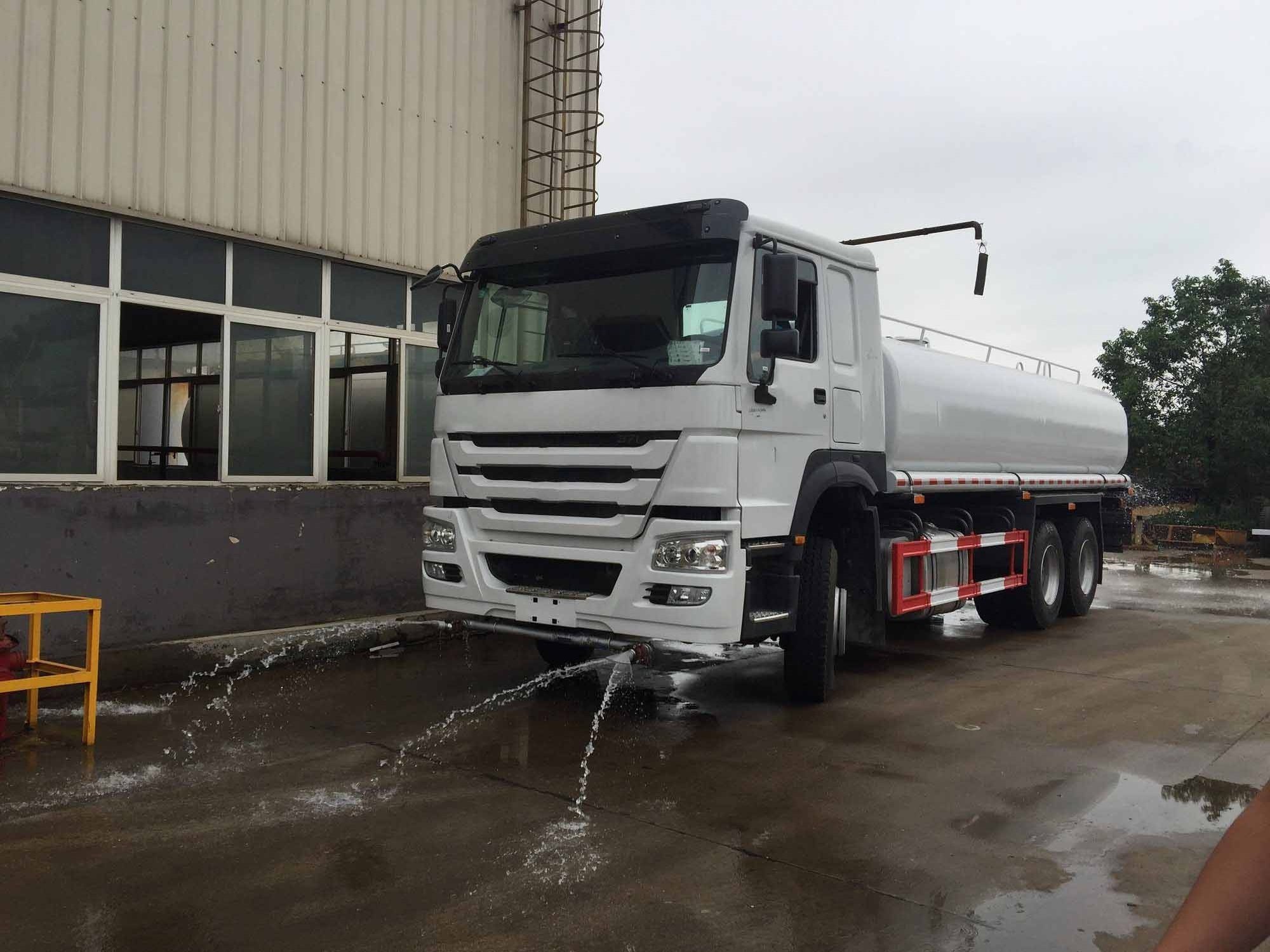 Sinotruk howo new 8*4 400HP 20m3 water spray bowser water tanker truck