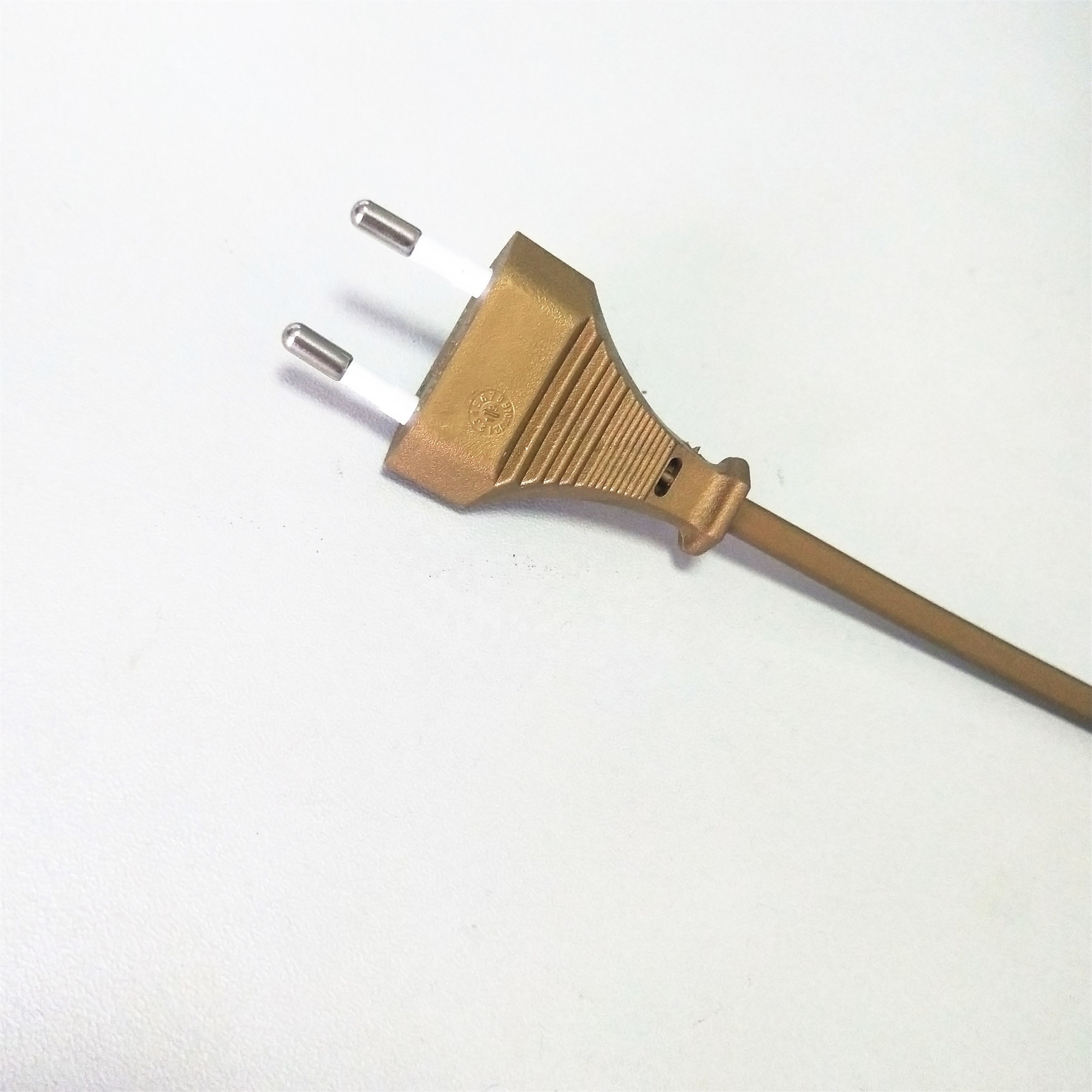 Wholesale 2.5a  250V 2m golden euro 2 pin power cord salt lamp cable with 303 on off  switch ac electric cable