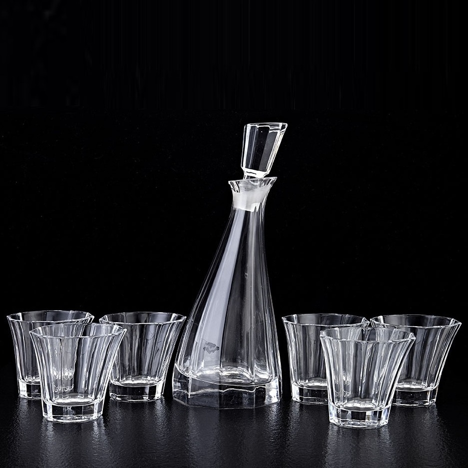 wholesale Unique crystal glassTwisted Glass Whiskey Decanter Set With 6 Whiskey Glasses