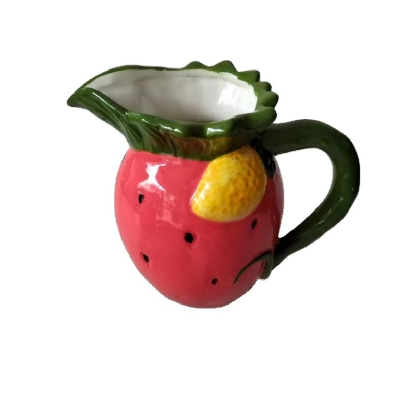 2024 New Customized Strawberry shaped glazled Water Pots ceramic strawberry pitcher milk jug