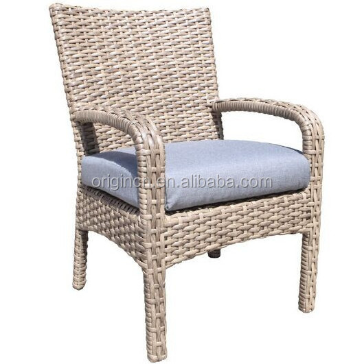 Athens Style Light Color Casual Outdoor Dining Furniture Pe Rattan Covered Garden Table Chairs Set